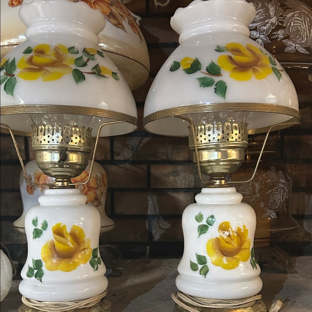 Floral Glass Table Lamp with Yellow Accents